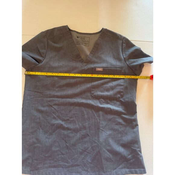 FIGS Technical Collection Gray Short Sleeve Scrub Top Sz M One Chest Pocket - Picture 5 of 5